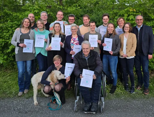 Würzburger Akademie zertifiziert 17 Empowerment-Coaches Bild: Würzburger Akademie zertifiziert 17 Empowerment-Coaches