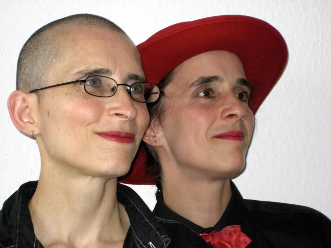 Künstlerisches Plädoyer für den Gang zur Urne: ANA & ANDA, Musik und Bühnenkunst