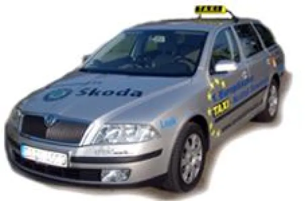 Bild: Mit dem "1. Europäischen Taxi Notfall Simulator" gegen steigende Überfallszahlen im Taxigewerbe