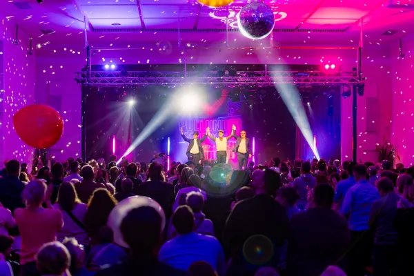 Bild: 7. Pullunder-Comedy-Mix begeistert mit ausverkaufter Serie und stehenden Ovationen