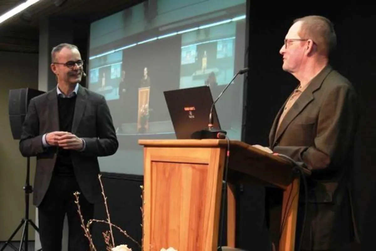 Dr. Stefan Thelemann (re.), begrüßte Prof. Dr. Ludger Tebartz van Elst