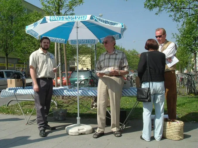 Bayernpartei-Infostände im Münchner Westen ein voller Erfolg Bild: Bayernpartei-Infostände im Münchner Westen ein voller Erfolg