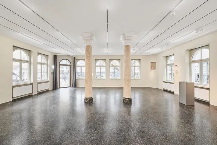 Bild: Erinnerungsort Hotel Silber in Stuttgart mit Luxsystem LED Lichtleiste ausgestattet