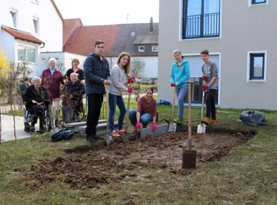 Bild: Im Seniorenzentrum Taläcker zeigten Schüler der Johannes-Kepler-Realschule Soziales Engagement