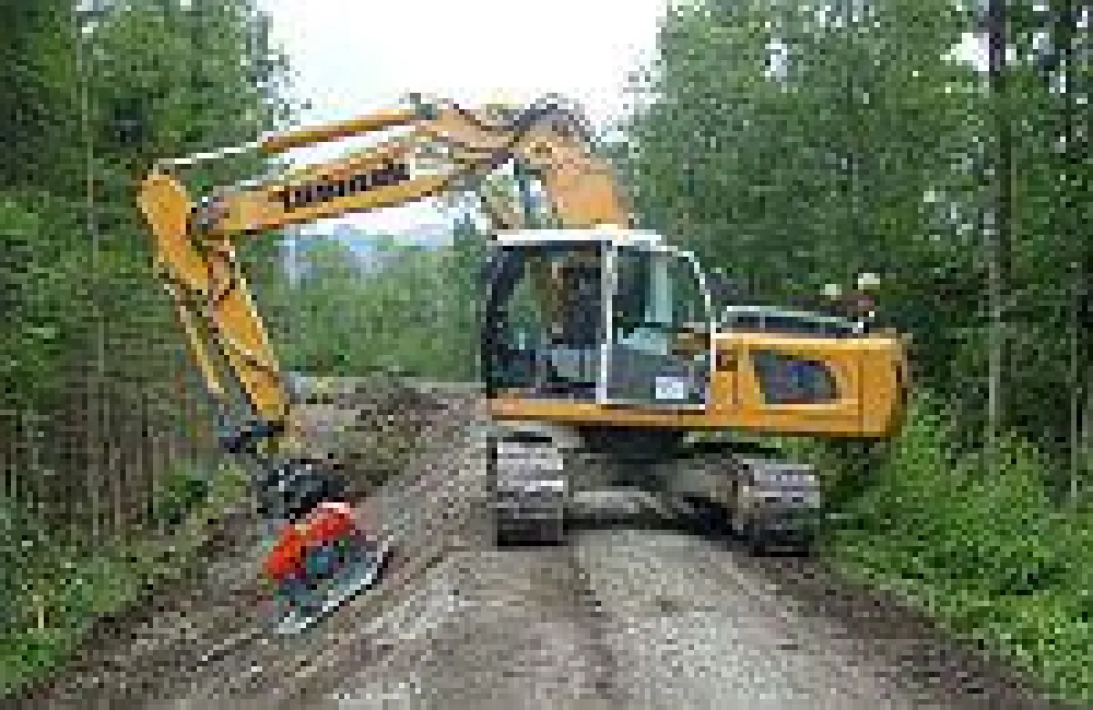 Hochwasserschutz Ostrach: Schräge Verdichtungsflächen sind für den MTS-Verdichter kein Hindernis