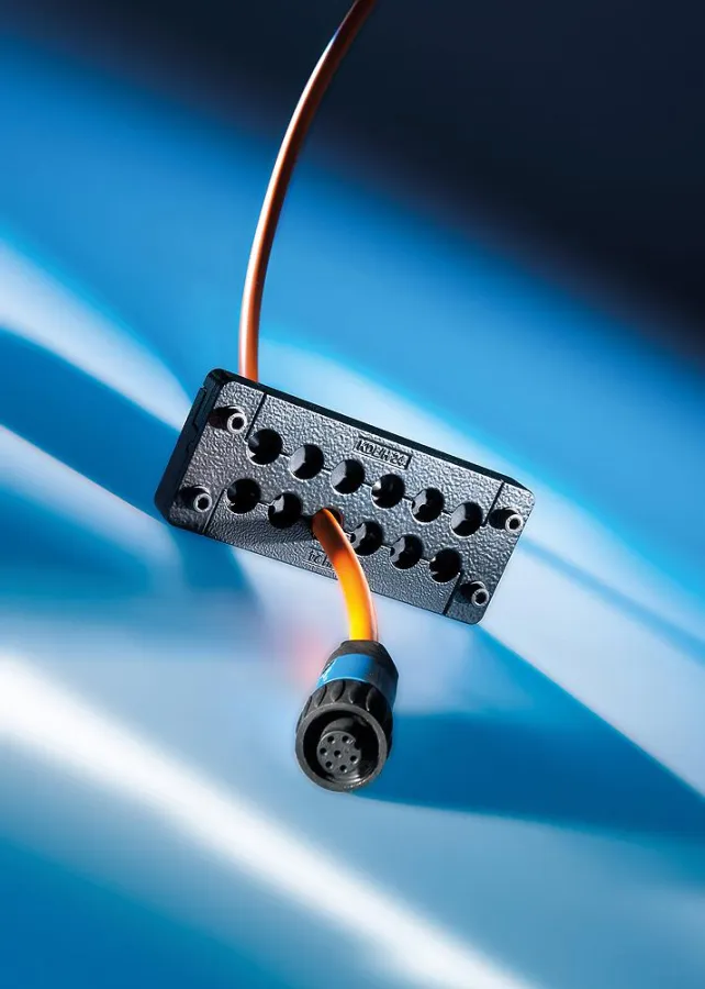 Die neue Kabeldurchführungsleiste KDL/H 24 erfüllt die sehr hohe Schutzart bis IP69K