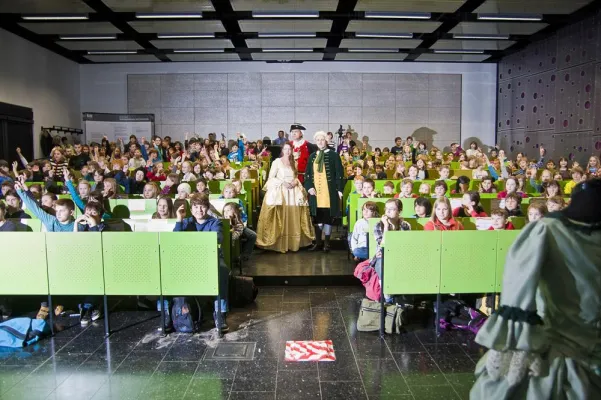 KinderHochschule auf dem Wernigeröder Campus machte das 18. Jahrhundert lebendig Bild: KinderHochschule auf dem Wernigeröder Campus machte das 18. Jahrhundert lebendig