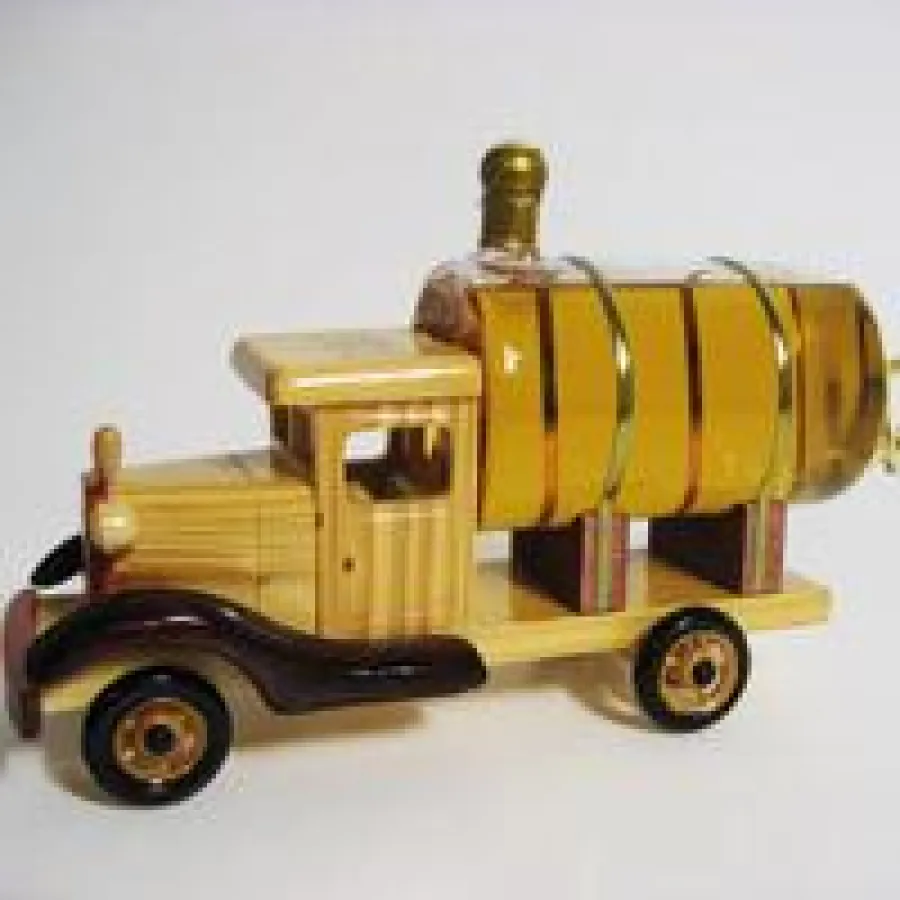 Für das Kind im Manne - Holzlaster mit schmackhafter Ladung