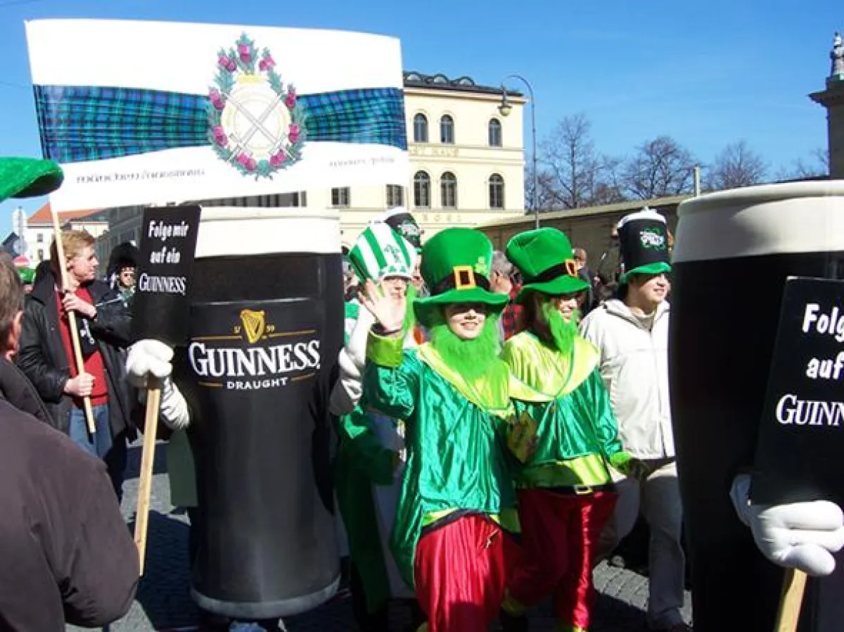 Irland-Fans feiern stilecht den St. Patrick's Day in München. Mehr als 30.000 Besucher werden dieses Jahr erwartet.
