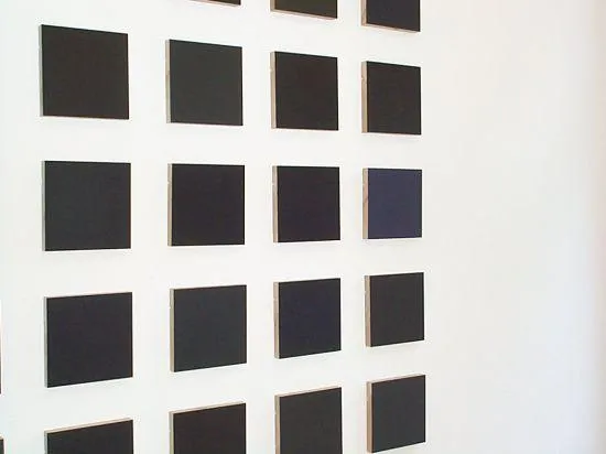 Bild: Gerhard Langenfeld: Schwarz und mehr Farben im Dommuseum Frankfurt am Main