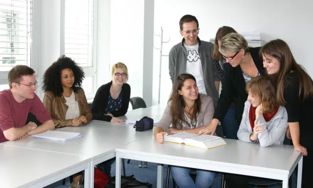 Bild: Online zum staatlich geprüften Übersetzer - Neue E-Learning-Berufsausbildung