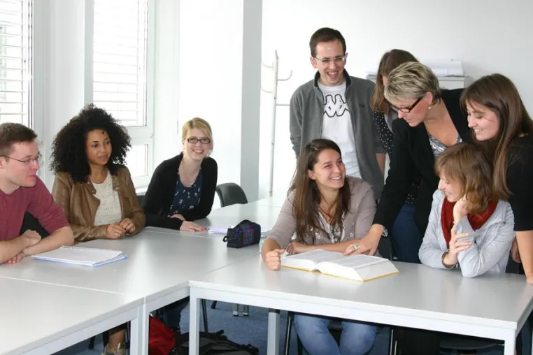 Bild: Online zum staatlich geprüften Übersetzer - Neue E-Learning-Berufsausbildung