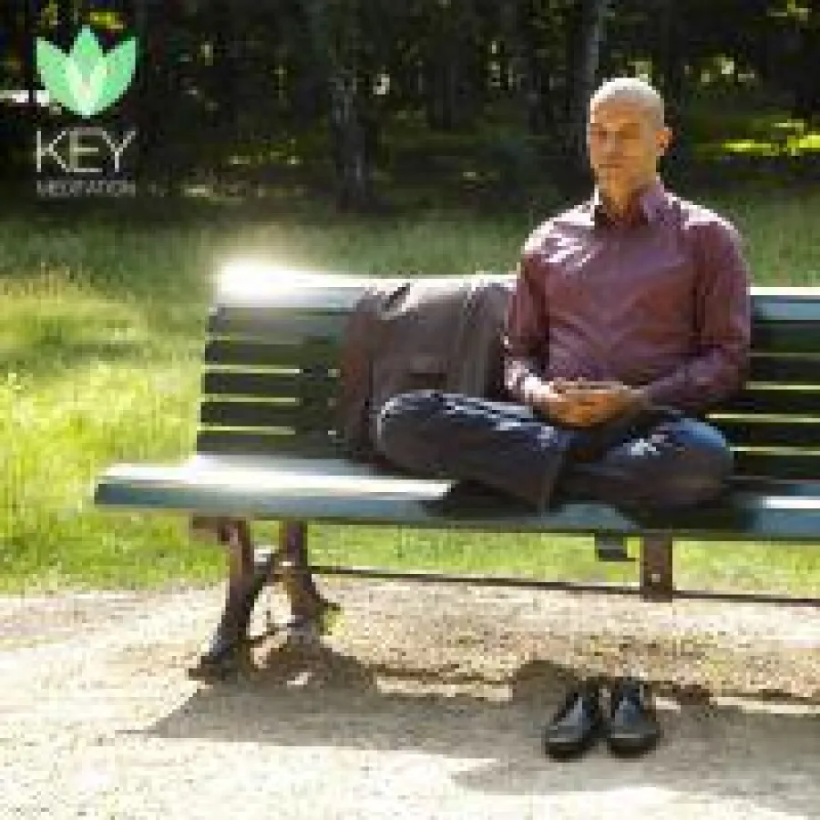 Berufstätige führen sich mit der Key Meditation App aus dem Stress