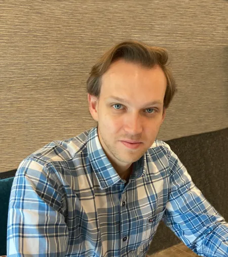 Bild: Vasily Sotnikov erhält ERC Starting Grant zur Erforschung der Phenomenologie der Elementarteilchen