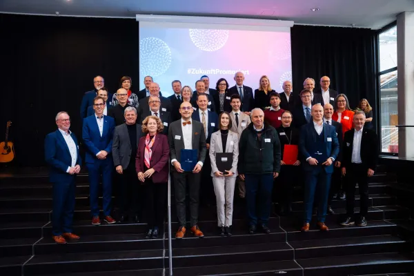 Erste Absolventinnen und Absolventen von Promotionszentren der bayerischen Hochschulen geehrt Bild: Erste Absolventinnen und Absolventen von Promotionszentren der bayerischen Hochschulen geehrt