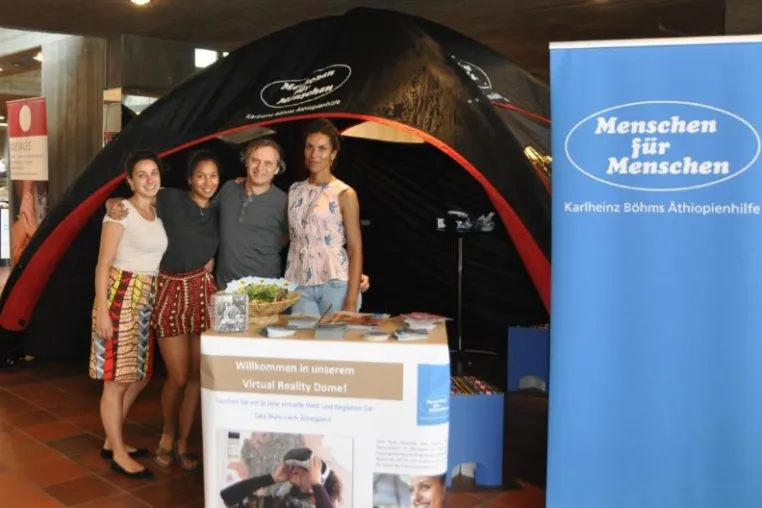 Stiftung Menschen für Menschen auf dem YOU Summer Break 2017 – Europas größtem Jugendevent in Berlin Bild: Stiftung Menschen für Menschen auf dem YOU Summer Break 2017 – Europas größtem Jugendevent in Berlin