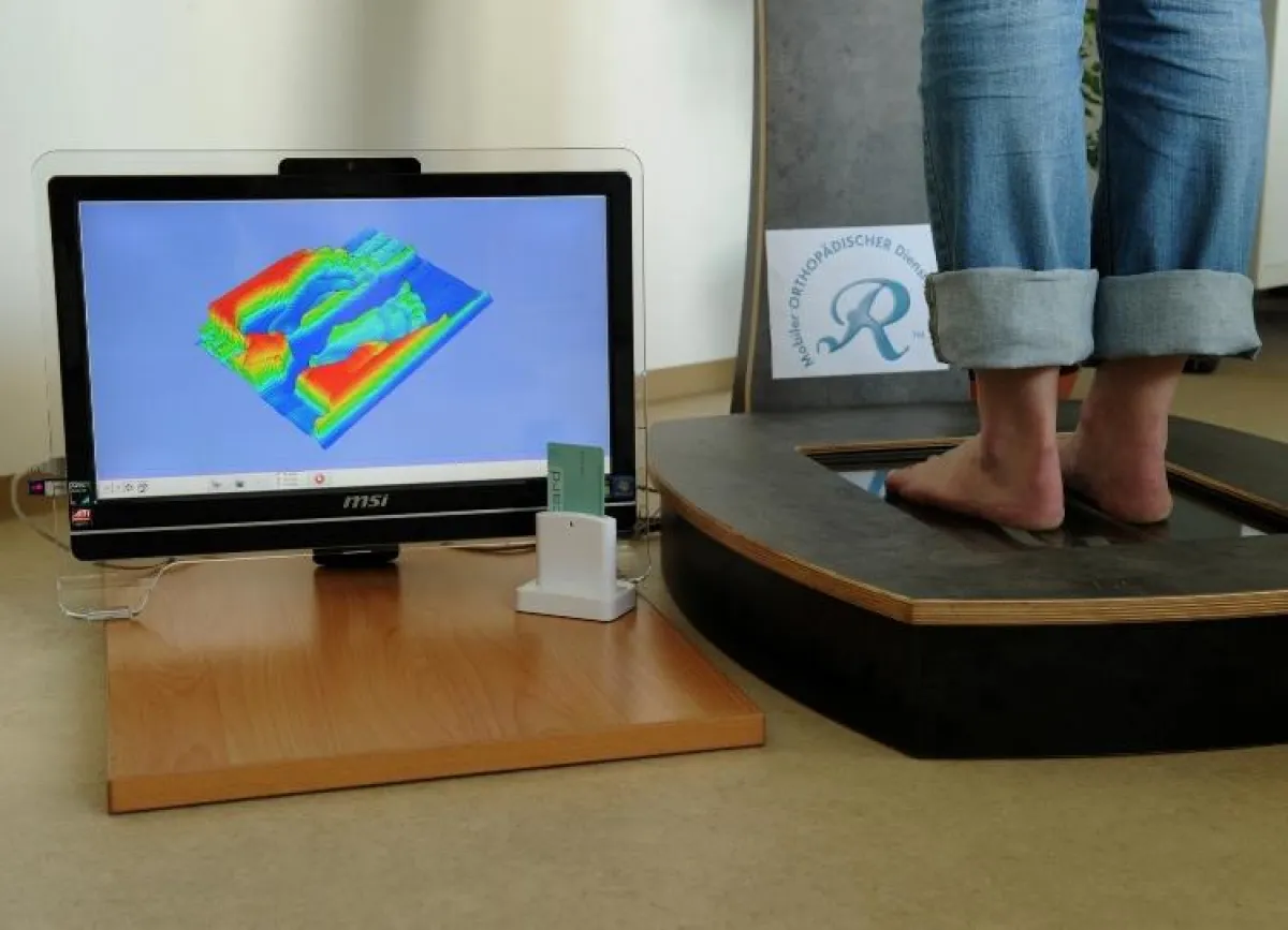 Fußscan statt Anprobe! Der Sicherheitsschuhspezialist Rukapol steigt jetzt auf digitale Fußvermessung um. Die mobilen Geräte werden Unternehmen sowie Betrieben der öffentlichen Hand zur Verfügung gest