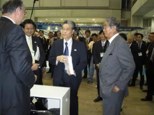 Bild: Gouverneur von Tokyo am Messestand von Blaschke Umwelttechnik