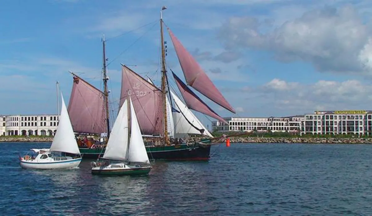 Hansesail vor der Yachthafenresidenz Hohe Düne