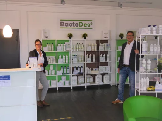 Bild: Neu bei Schneiders Profichemie: Onlinesortiment jetzt auch im Werksverkauf