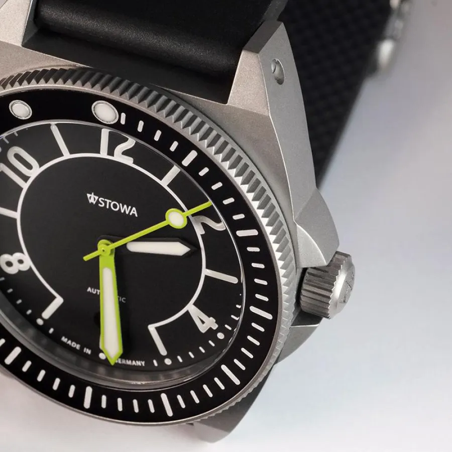 Bei watchguide zuerst: Die Seatime von Stowa, erst recht in Titan, ist Statement pur.