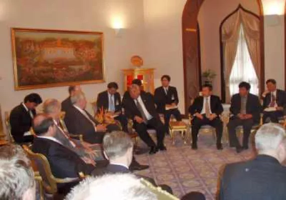 Bild: Bundesminister Glos beendet erfolgreichen Thailandbesuch