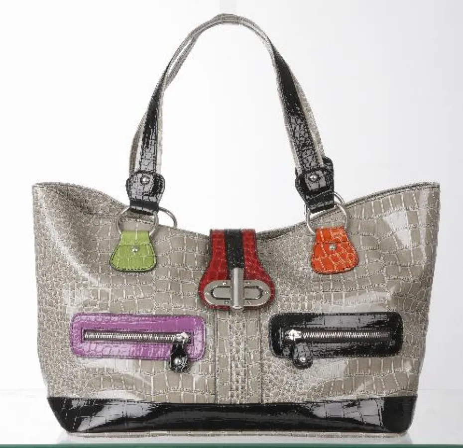 Tragbare Trends in Aktion: Handtasche aus der neuen A-Zone-Kollektion ACCENT Colours
