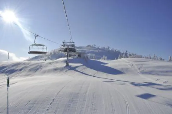 Bild: Wintersportfans jubeln: Beste Verhältnisse auf den Pisten der SkiWelt