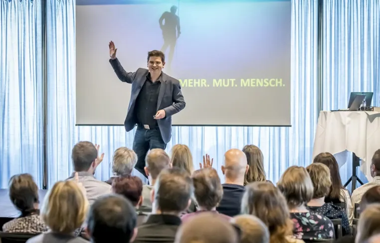 Zukunft gestalten: Packende Keynotes für Wandel & Change Bild: Zukunft gestalten: Packende Keynotes für Wandel & Change
