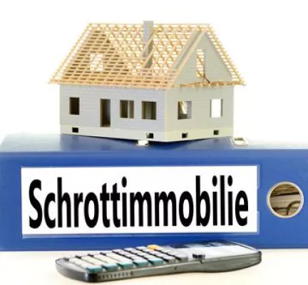 Bild: Schrottimmobilien– Darlehensverträge mit der Adaxio AMC GmbH(früher Paratus AMC GmbH und GMAC-RCF Bank)prüfen