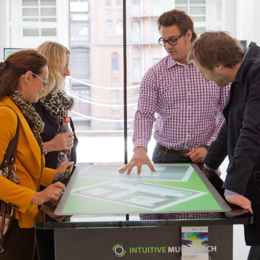 MultiTouch Table im komma,tec redaction Digital Signage Innovation Center