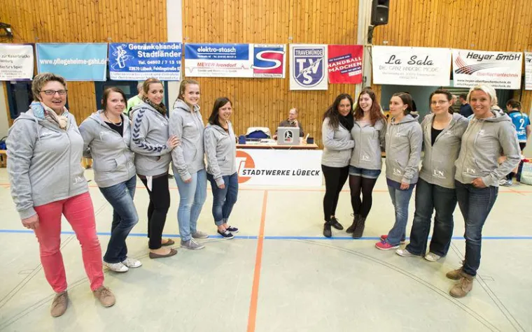 Bild: 2. Handballdamen der HSG Reinfeld/Hamberge mit neuen Sweatshirts