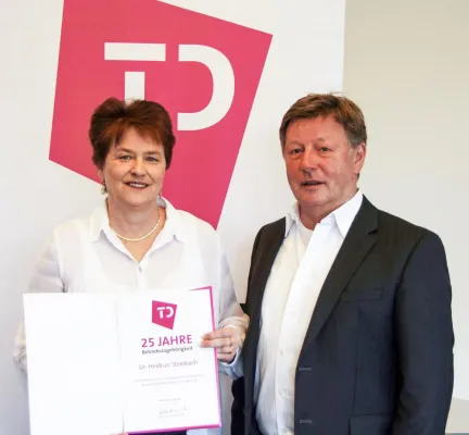 Bild: TRANSDATA ehrt Dr. Heidrun Steinbach für 25 erfolgreiche Dienstjahre