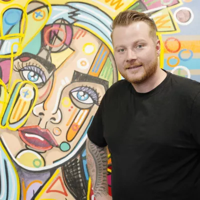 Bild: Strahlende Leuchtkraft und abstrakte  Formensprache