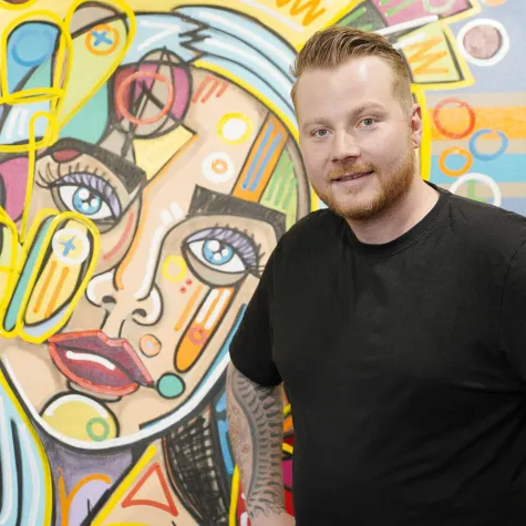 Bild: Strahlende Leuchtkraft und abstrakte  Formensprache