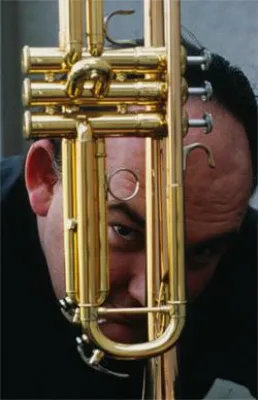 Rheingau Musik Festival – Live im Park mit Landes Jugend Jazz Orchester Hessen und „Mr. Multi“ James Morrison Bild: Rheingau Musik Festival – Live im Park mit Landes Jugend Jazz Orchester Hessen und „Mr. Multi“ James Morrison