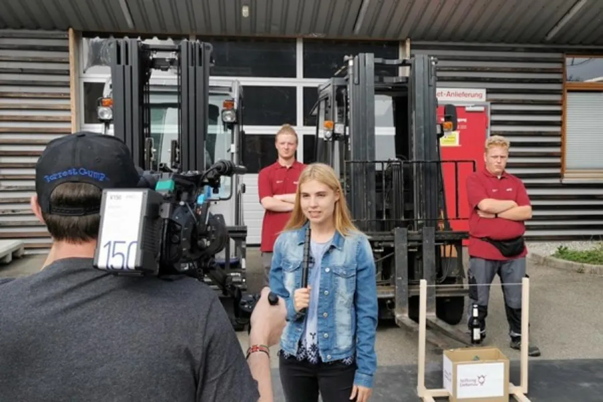 Hoch- oder Tiefstapler? Die Gabelstapler-Wette sehen Sie in der Jubiläumsshow.