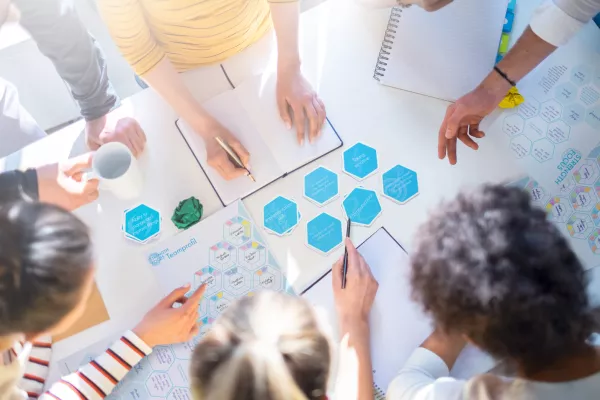 Bild: Mit dem Team-Stärken-Workshop von StrengthFocus spielerisch und eigenständig Motivation und Resilienz finden