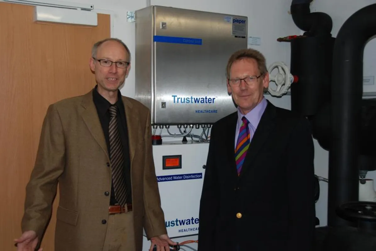 Dipl.-Ing. Peter Kerkmann (links) und Dipl.-Biologe Hans Kälker, Trustwater Ltd. Irland