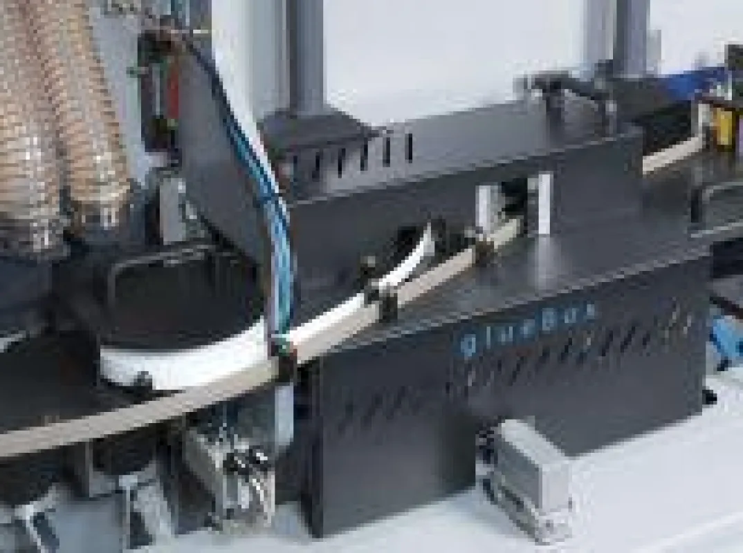 Nominiert für den Innovationspreis der Holz 2019 in Basel: Format-4 glueBox - PUR-Kantenanleimen ohne Leimbecken
