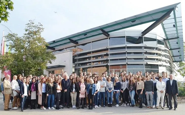 Bild: HdWM-Präsident Prof. Dr. Michael Nagy begrüßt 140 Erstsemester in sechs Studiengängen - Neuer Höchstwert