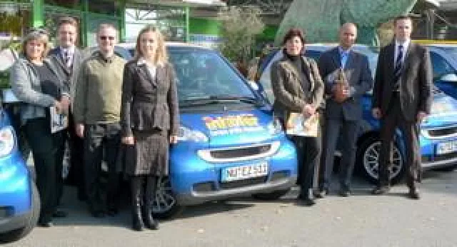 Insgesamt 25 Smarts von Möbel Inhofer den Gewinnern übergeben Bild: Insgesamt 25 Smarts von Möbel Inhofer den Gewinnern übergeben