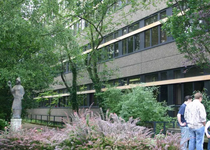 Bild: Berufsausbildungen in Biologie und Informationstechnik: Rheinische Akademie informiert