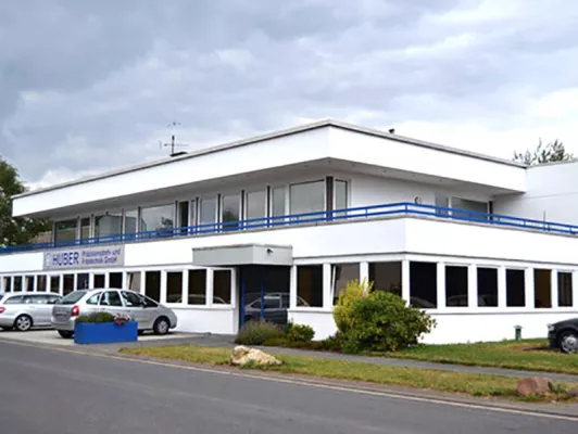 Bild: OSIRIS gewinnt HUBER Präzisionsdreh- und Frästechnik GmbH als Kunden