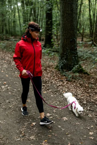Bild: Hunderunde durchs Dunkle: Zweibrüder sorgt für sicheres Licht