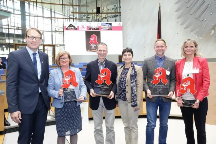 Bild: Apotheker aus Aachen, Düsseldorf, Erftstadt und Köln mit „Zukunftspreis öffentliche Apotheke“ ausgezeichnet