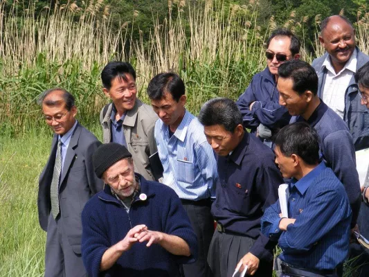 Kleine Sensation - Nordkoreanische Wissenschaftler beginnen Ausbildung zum Ökolandbau in Witzenhausen Bild: Kleine Sensation - Nordkoreanische Wissenschaftler beginnen Ausbildung zum Ökolandbau in Witzenhausen