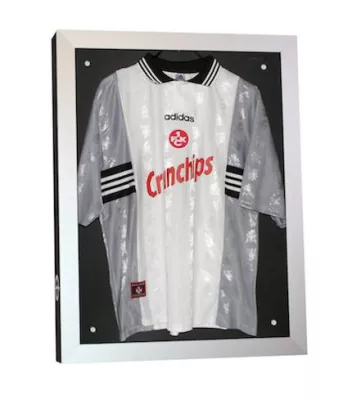 Charity Aktion: Handsigniertes Originaltrikot vom 1. FC Kaiserlautern wird für guten Zweck verkauft. Bild: Charity Aktion: Handsigniertes Originaltrikot vom 1. FC Kaiserlautern wird für guten Zweck verkauft.