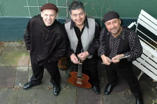 Bild: MUSIKALISCHES FEUERWERK AUS LATEINAMERIKA - MANUEL TORRES UND BAND IN MENDEN 2010