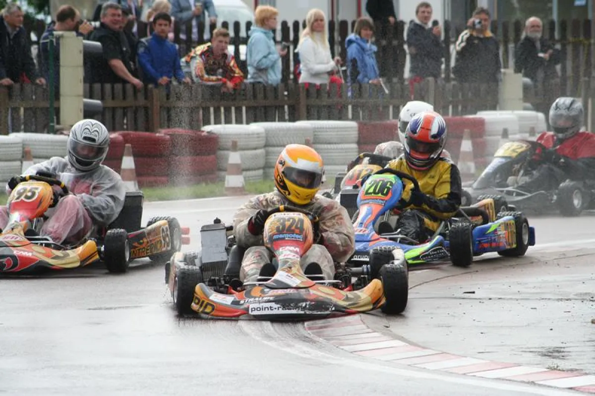 Regenrenner der Klasse Rotax Max Senioren / Master / DD2